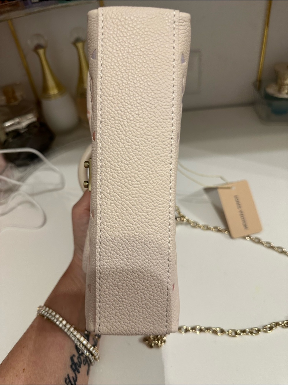 LOUIS VUITTON Madeleine NANO
Handbag Women's 8.2×2.3x5 in
Brand New with tags. - Picture 11 of 12